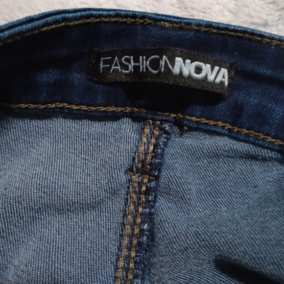 Fashion Nova High Waisted Flared Stretch Jeans - Dark Wash - Size 15 (31" Waist) - Picture 3 of 5